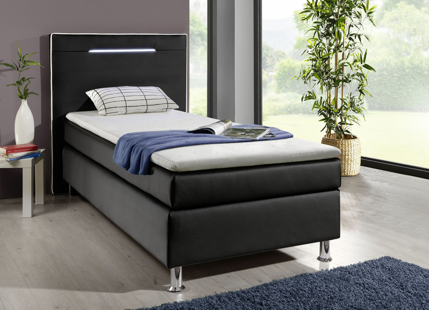 Boxspringbett mit LED-Beleuchtung