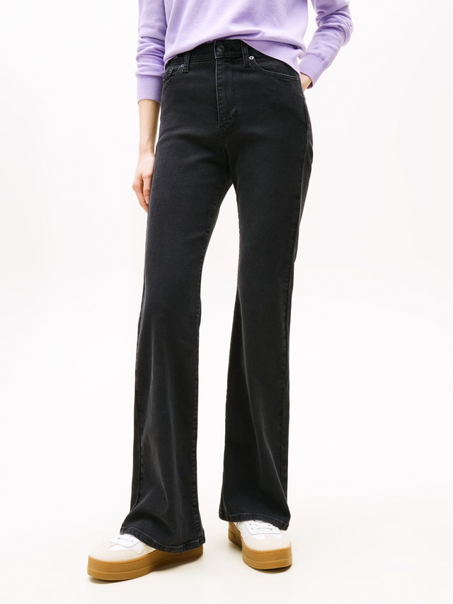 Tommy Jeans Bootcut-Jeans »SYLVIA HGH FLR«, Weite Beinform und Logo Stickerei auf der Gesässtasche