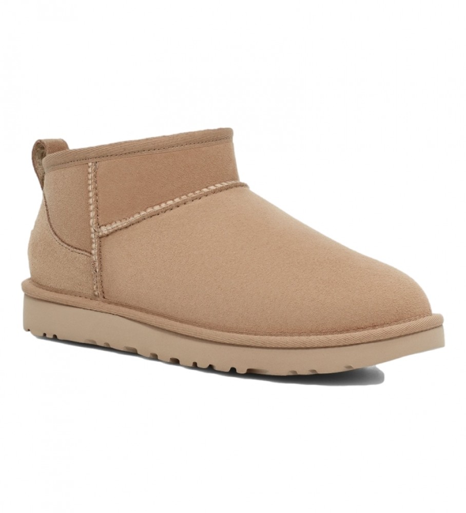 Botas de tornozelo UGG de couro, modelo Classic Ultra Mini Sand.