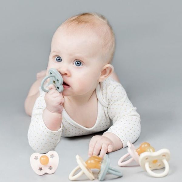 Hevea Fopspeen Rond Gorgeous Grey 3-36 Mnd