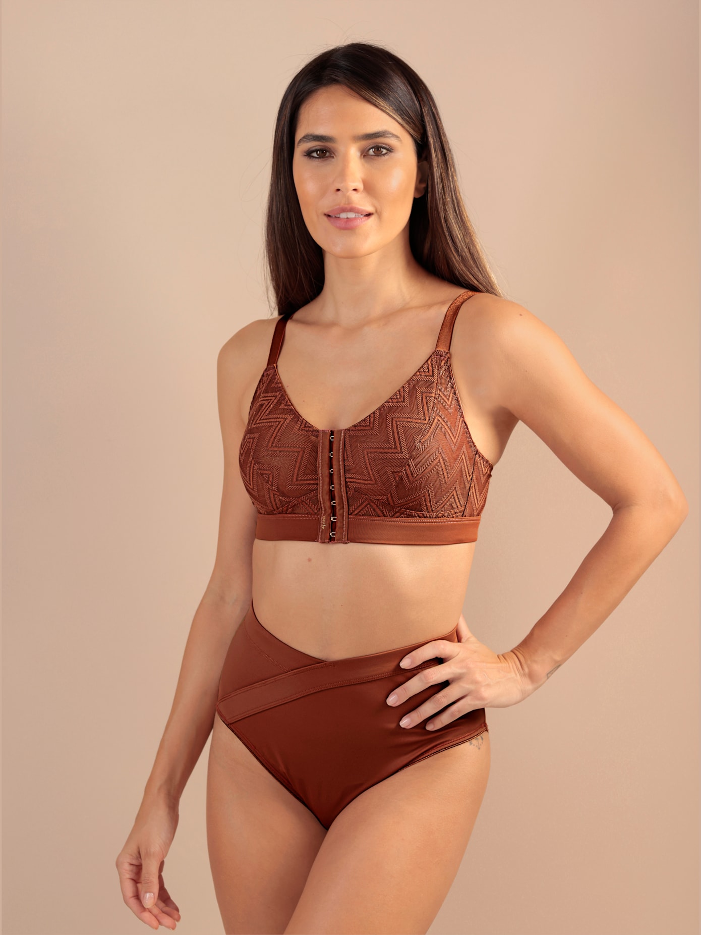 Soutien-gorge sans armatures à fermeture devant bon. a, b, c, d