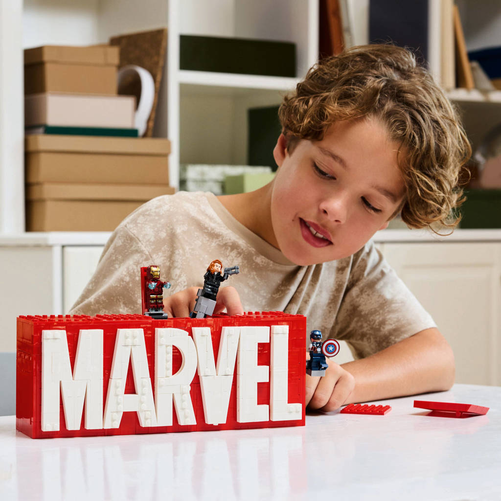 MARVEL logo en minifiguren verzamelset 76313