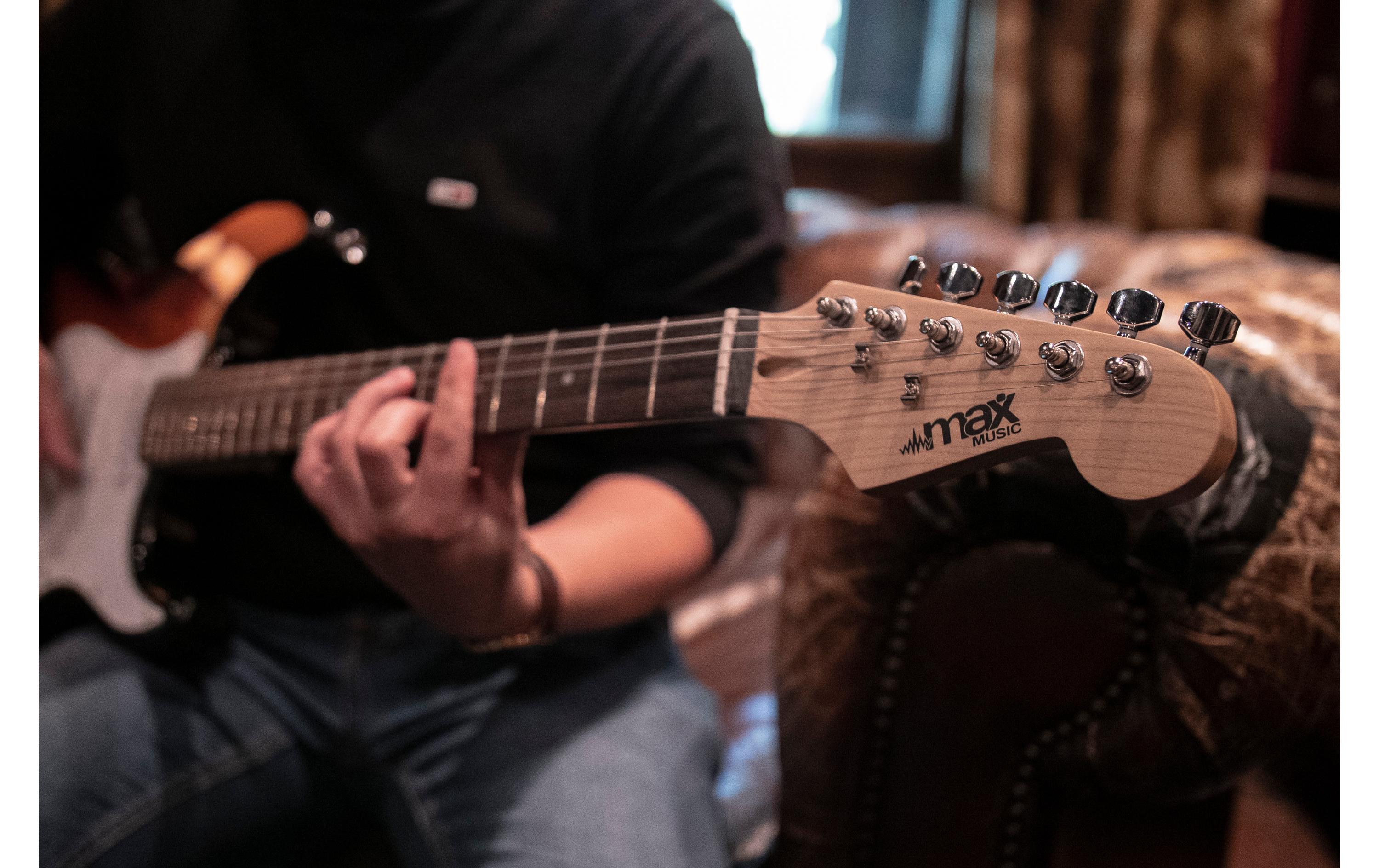 E-Gitarre GigKit Schwarz<br>E-Gitarre mit Zubehör