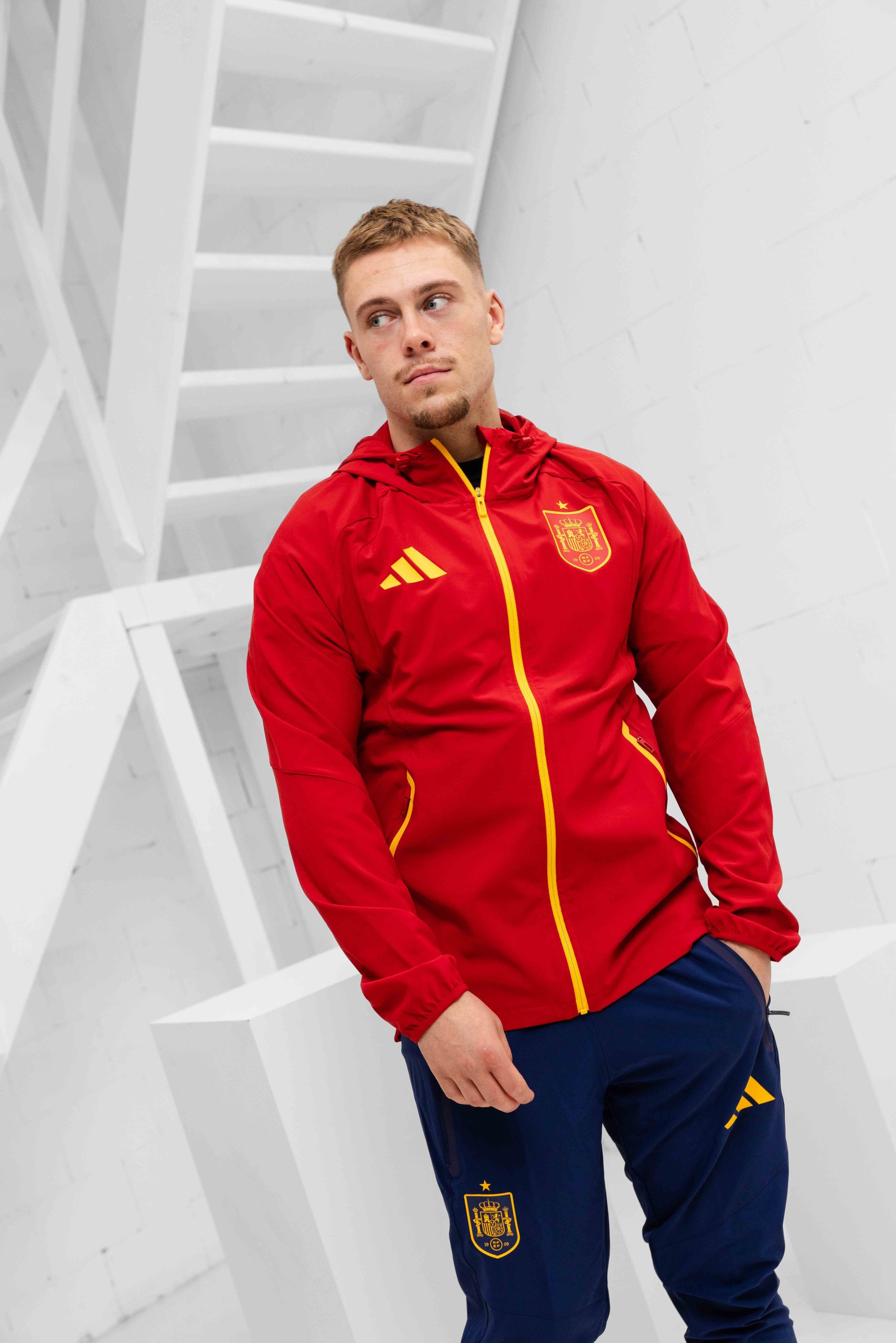 Spanje Tiro Travel Trainingspak Senior 2026/2028