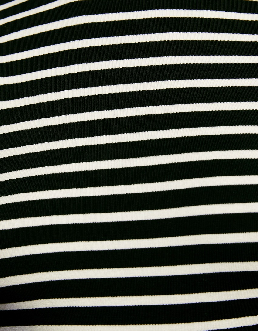 Camiseta de manga comprida com gola redonda