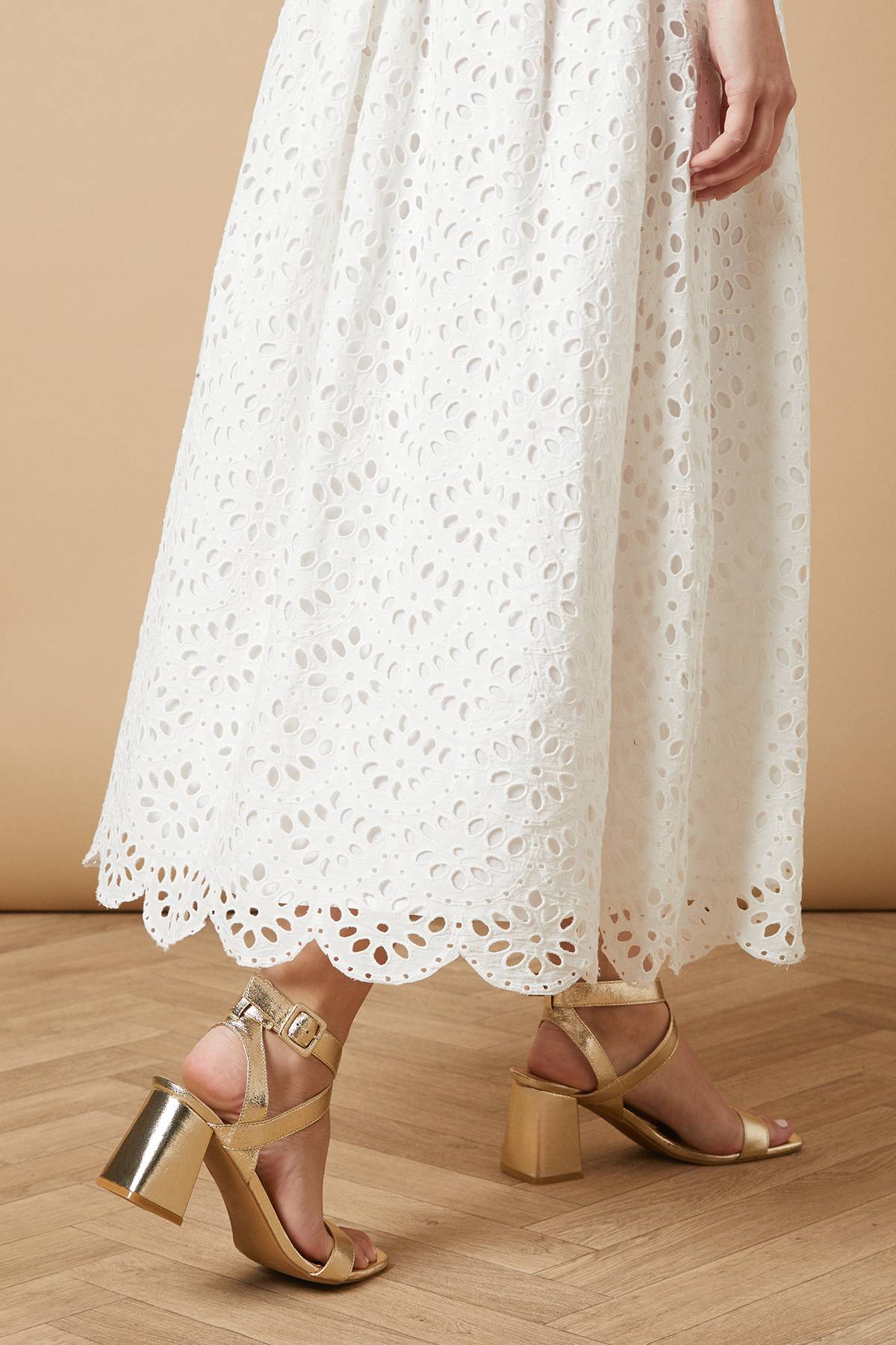 Oasis Sandales à Talon Bloc Moyen Millie avec Boucle Recouverte