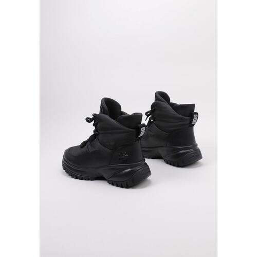 UGG - Yose Puffer Lace Negro