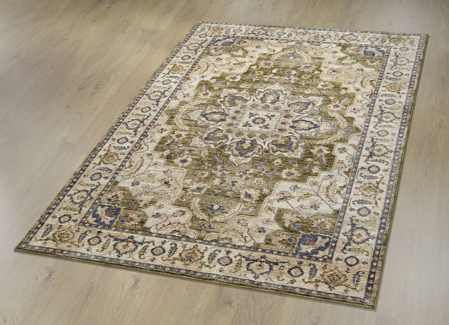 Exquisite Brücken und Teppiche mit orientalischem Flair