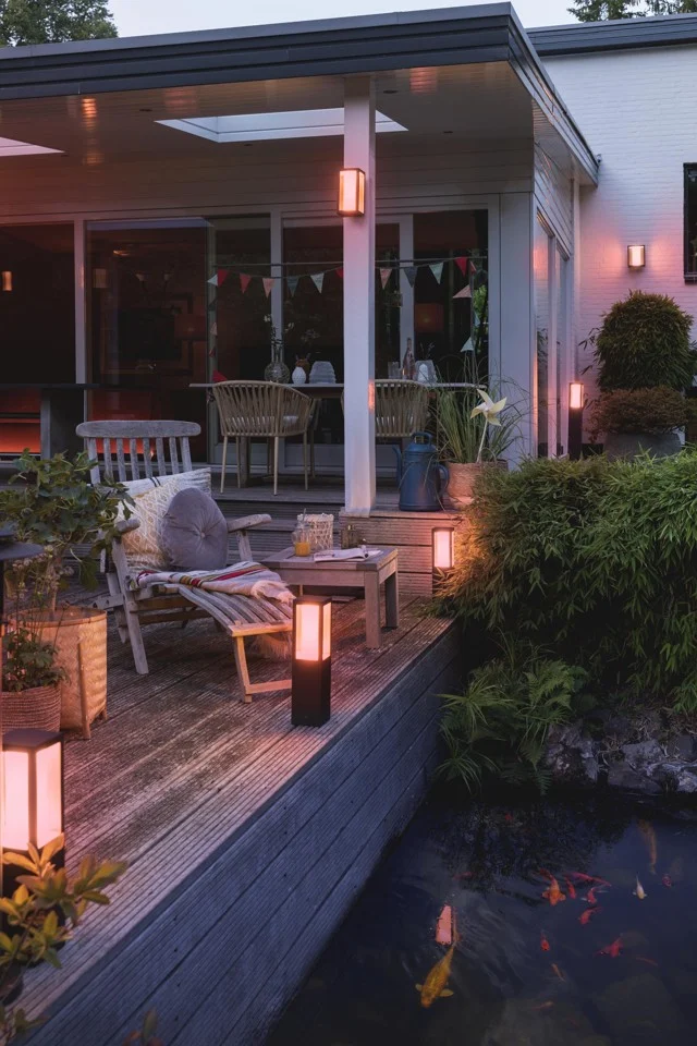 Philips Hue - Impress Pedestal 220V Outdoor - White & Color Ambiance -S