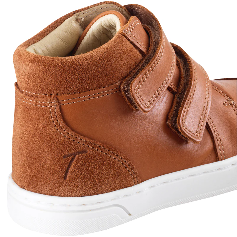 Sneacky cognac