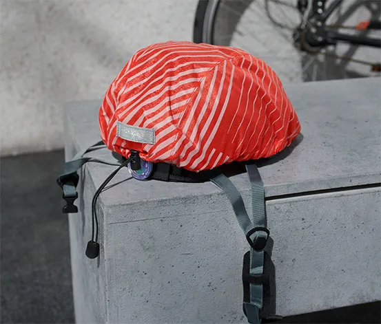 Fahrradhelm-Regenüberzug