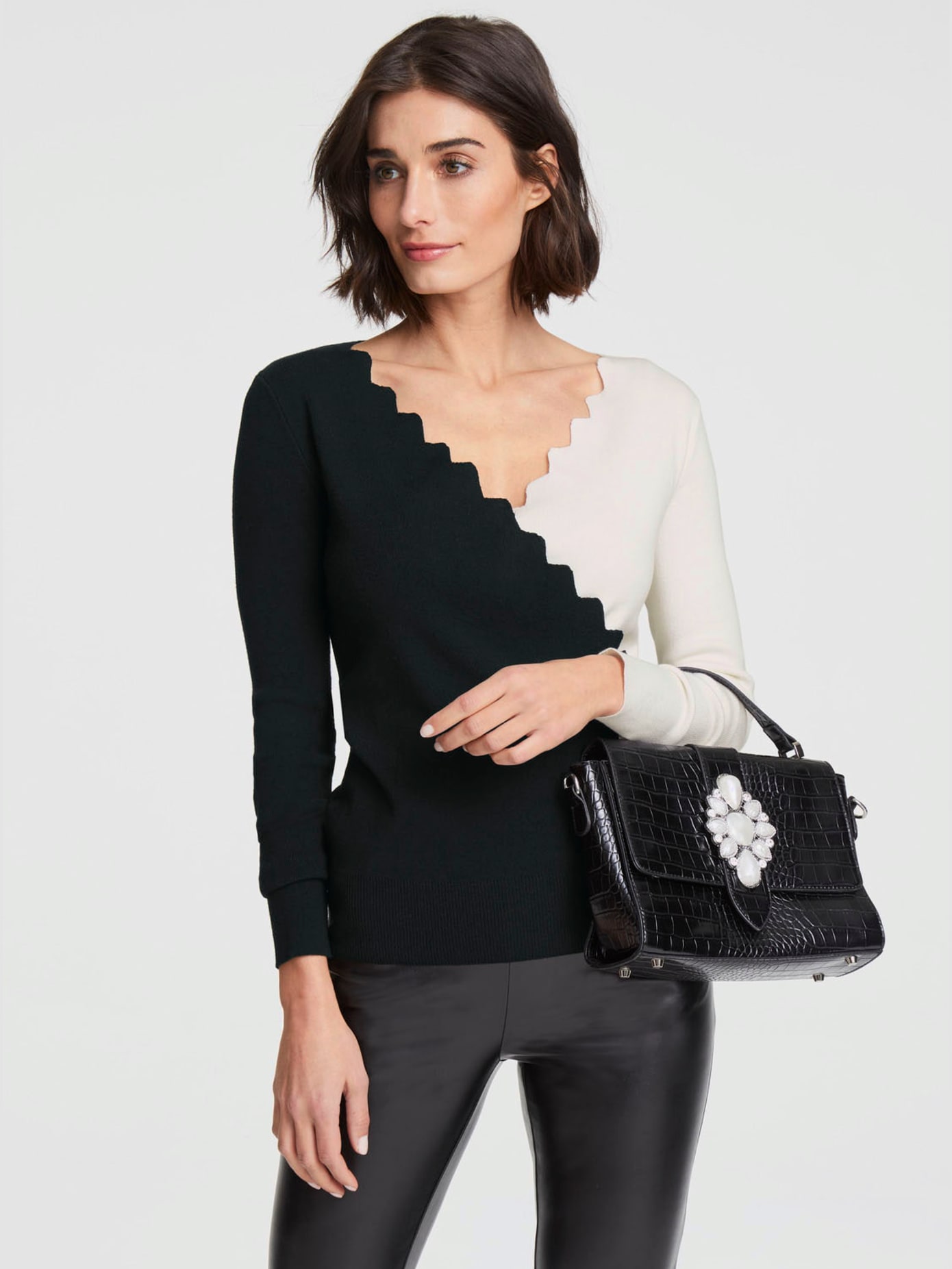Pull superbe aspect cache-cœur