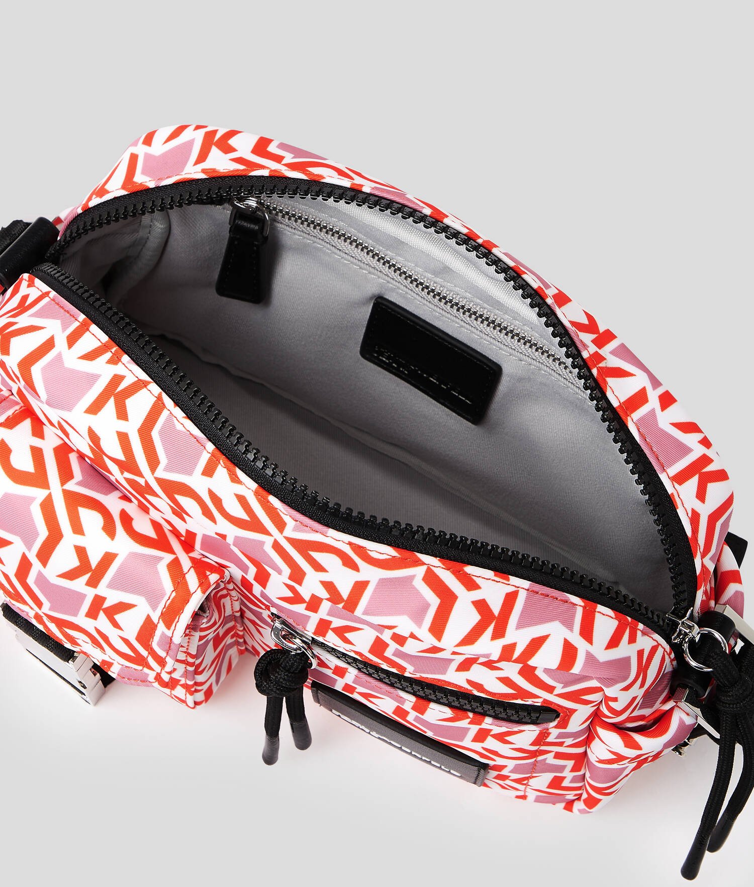SAC BANDOULIÈRE FONCTIONNEL EN NYLON MONOGRAM - Monogramme rouge sur toute la surface