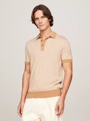 Polo de corte regular com bordado da bandeira