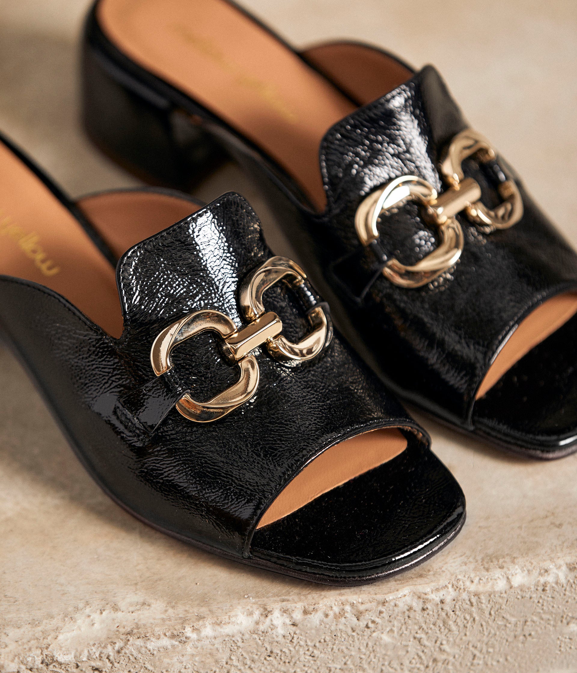 Mules vernies noires Gisèle