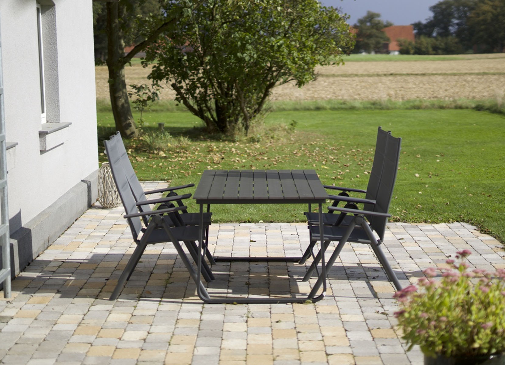 Gartentisch in Holzoptik 150x90x74cm Anthrazit