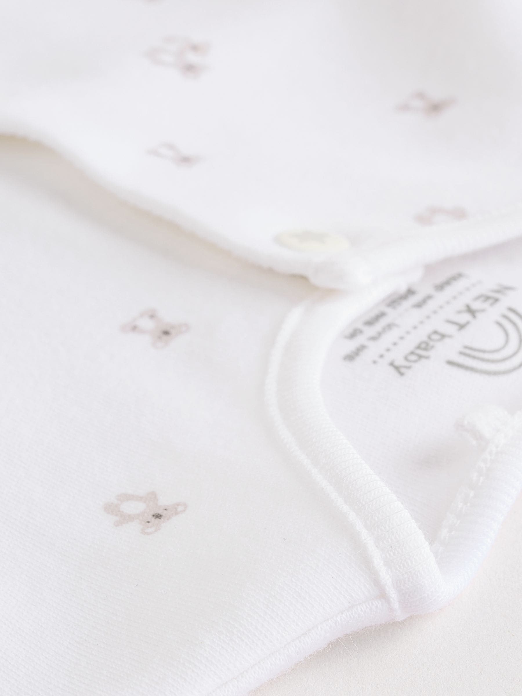Wit - Baby Pyjama, Bodysuit, muts en slabbetje 4 -delige set (0-9maanden)