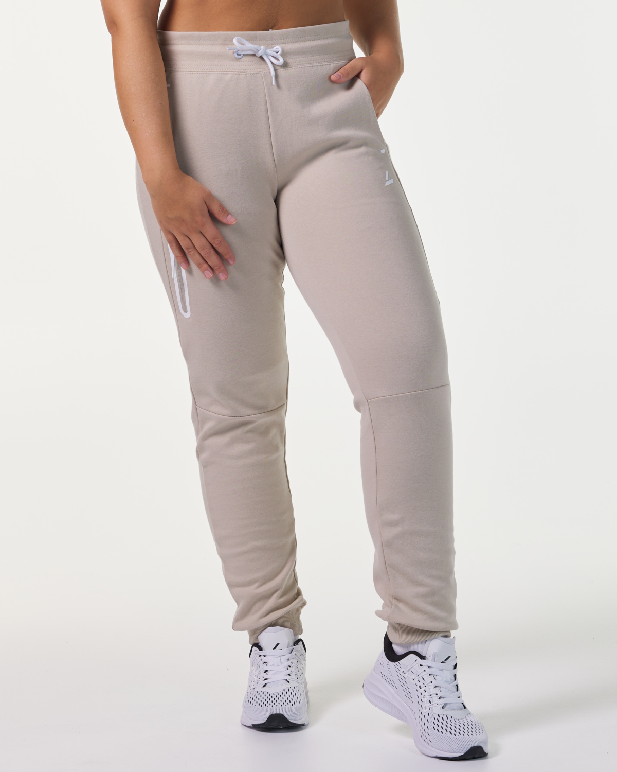 LEVITY Break Tech Pants Beige Feather