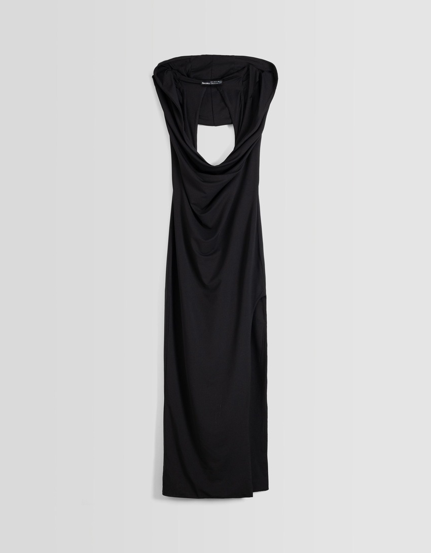 Vestido longo sem mangas com capuz aberto nas costas