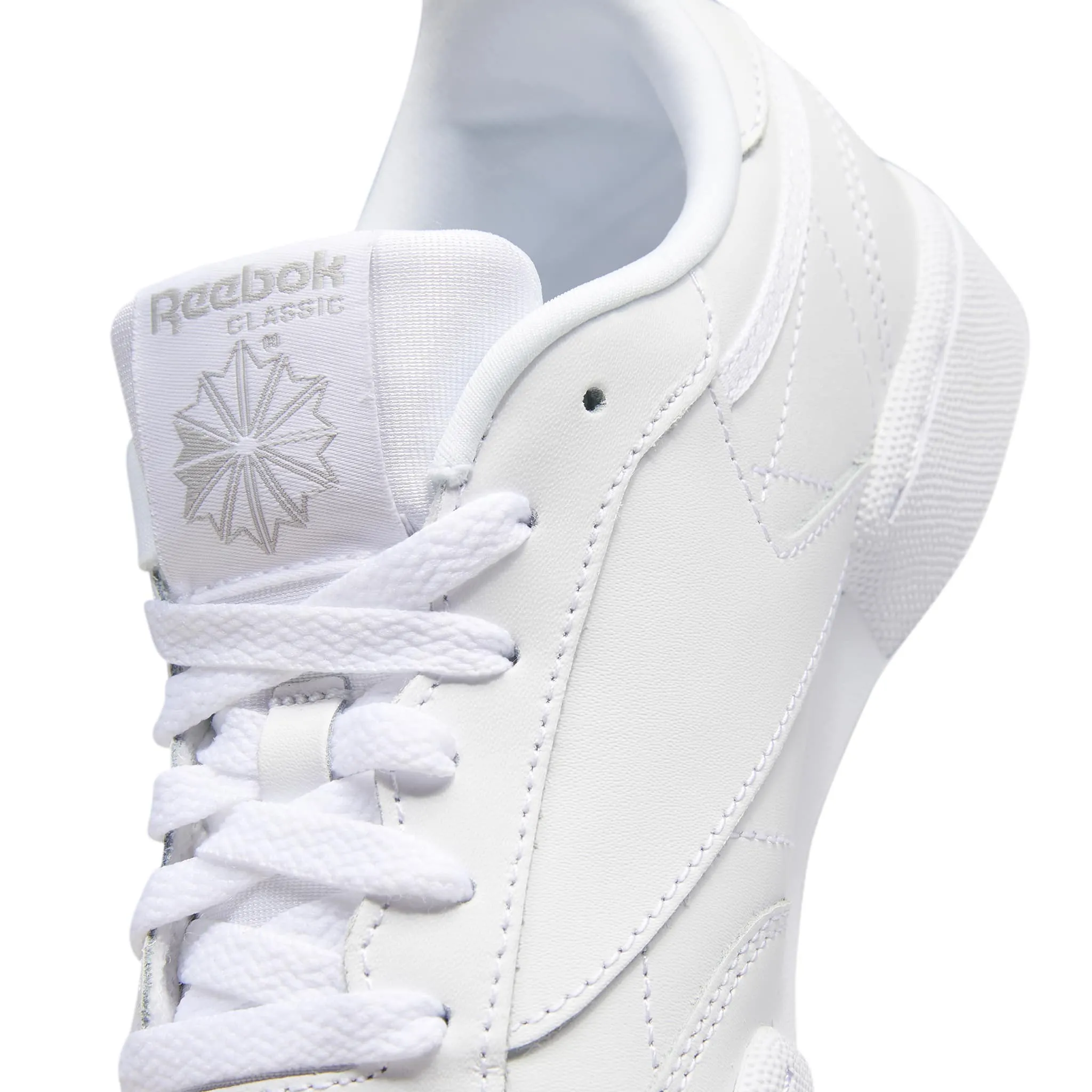 Reebok Soulier Club C Pointures 4-7
