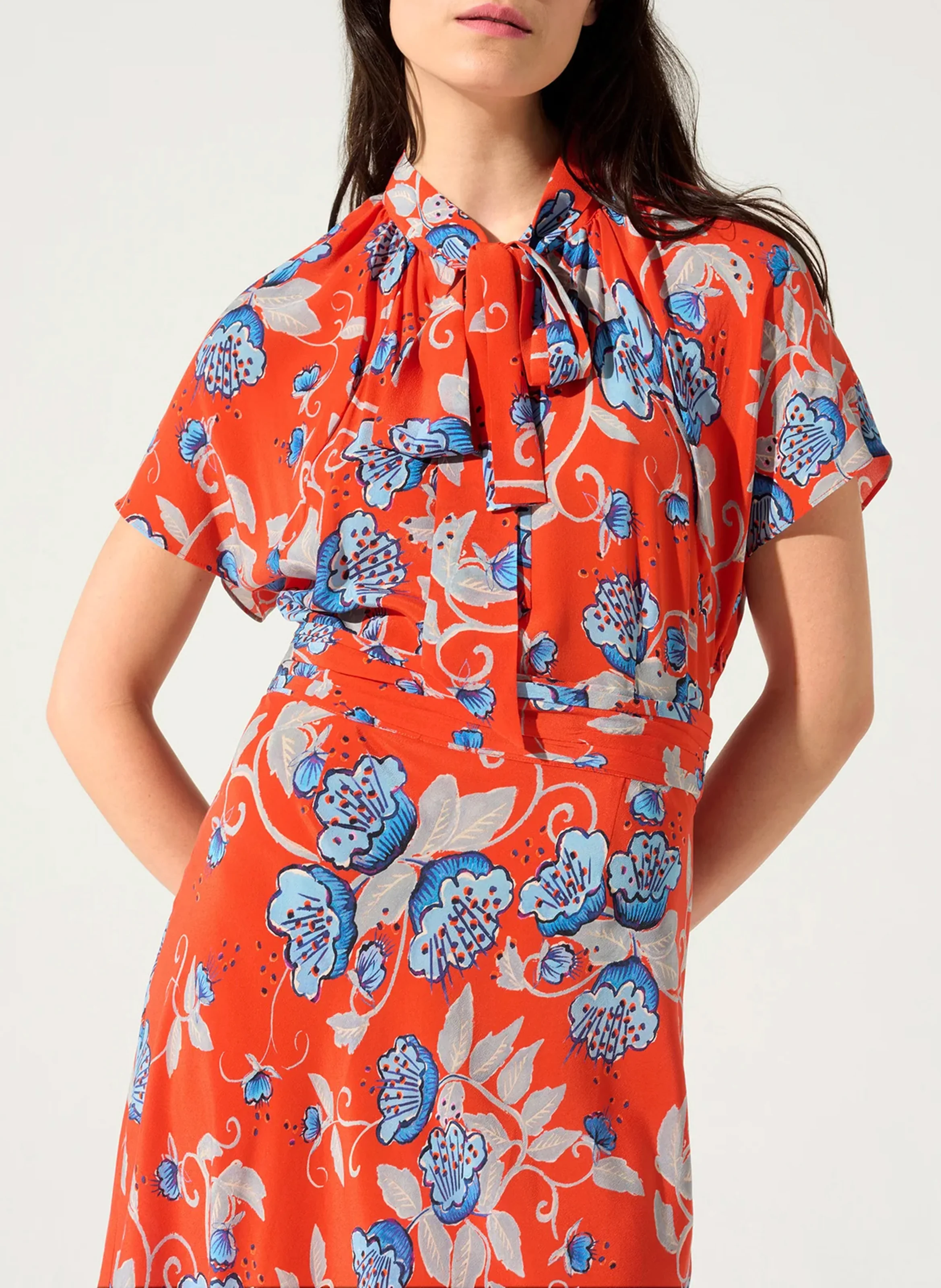 Robe longue col lavallière en soie imprimé | Rouge