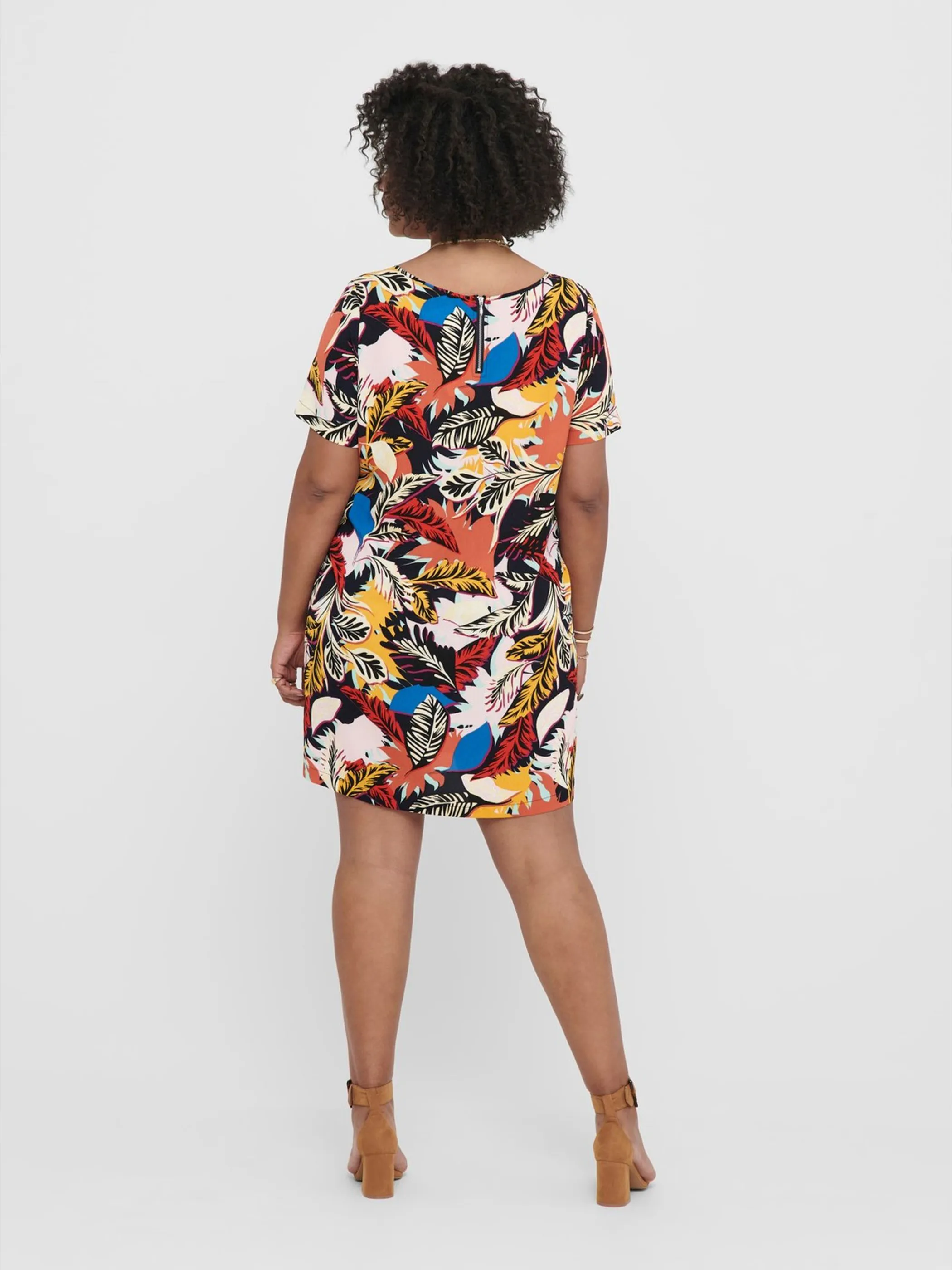 Only Carmakoma CARLUXLOU SS V-NECK K Kleid