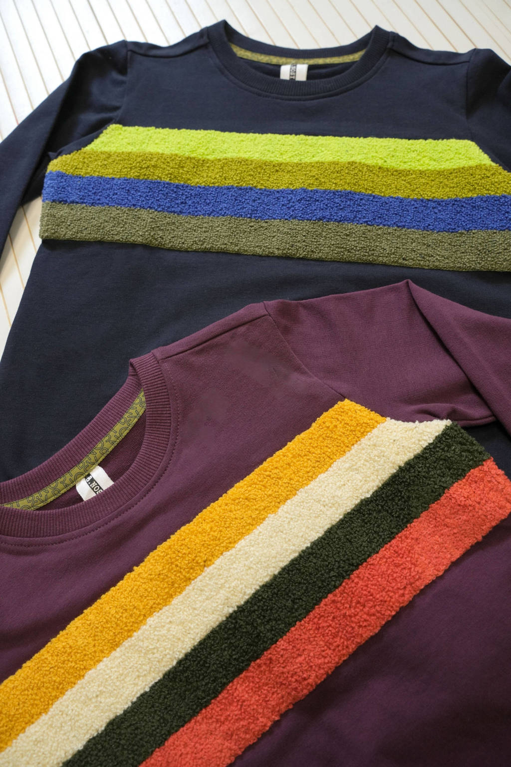 B.Nosy sweater Sven met printopdruk paars