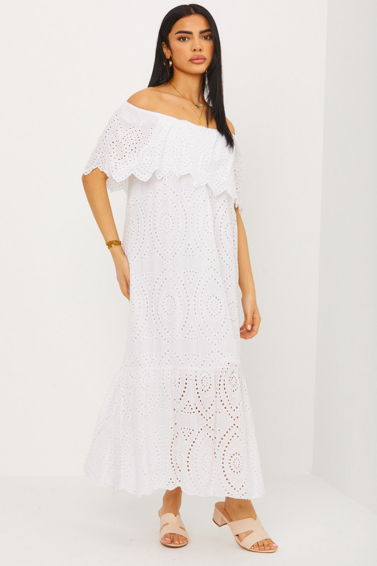 Robe blanche col bardot en crochets