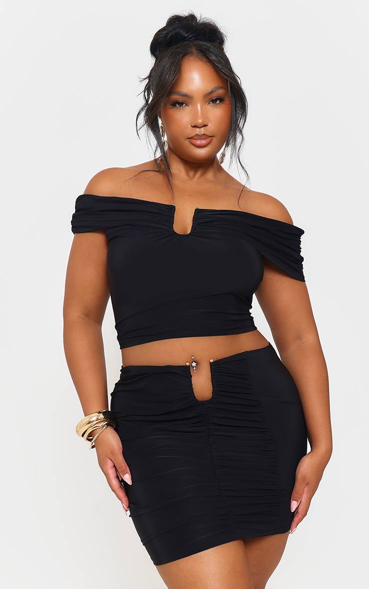 Noir Haut Bardot Grande Taille En Tissu Slinky Avec Détails De Finition Dorés