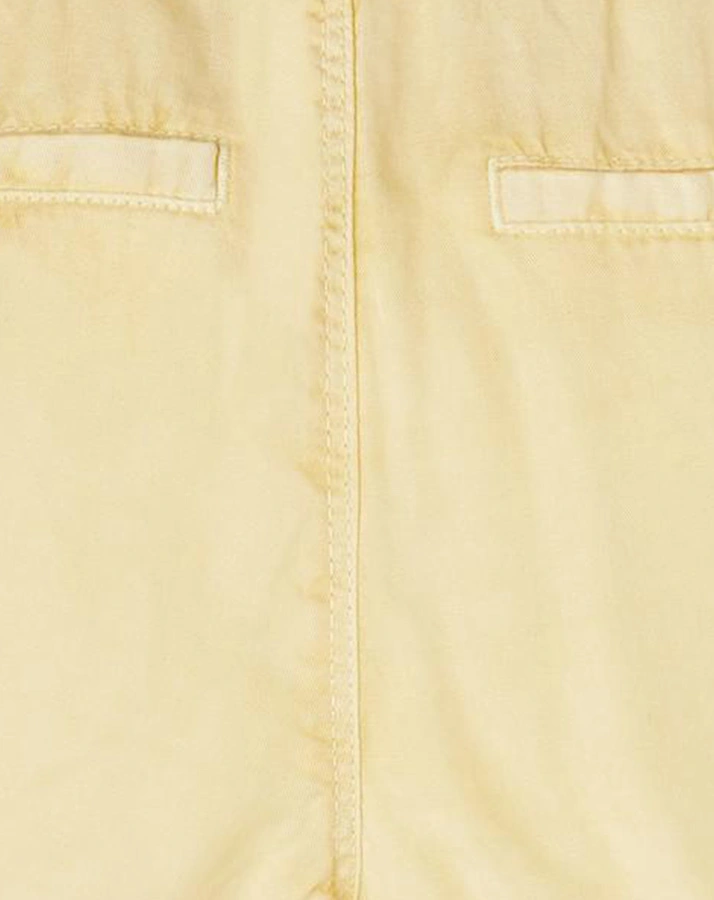 Shorts NMFBECKY TWITINDAS in sunlight