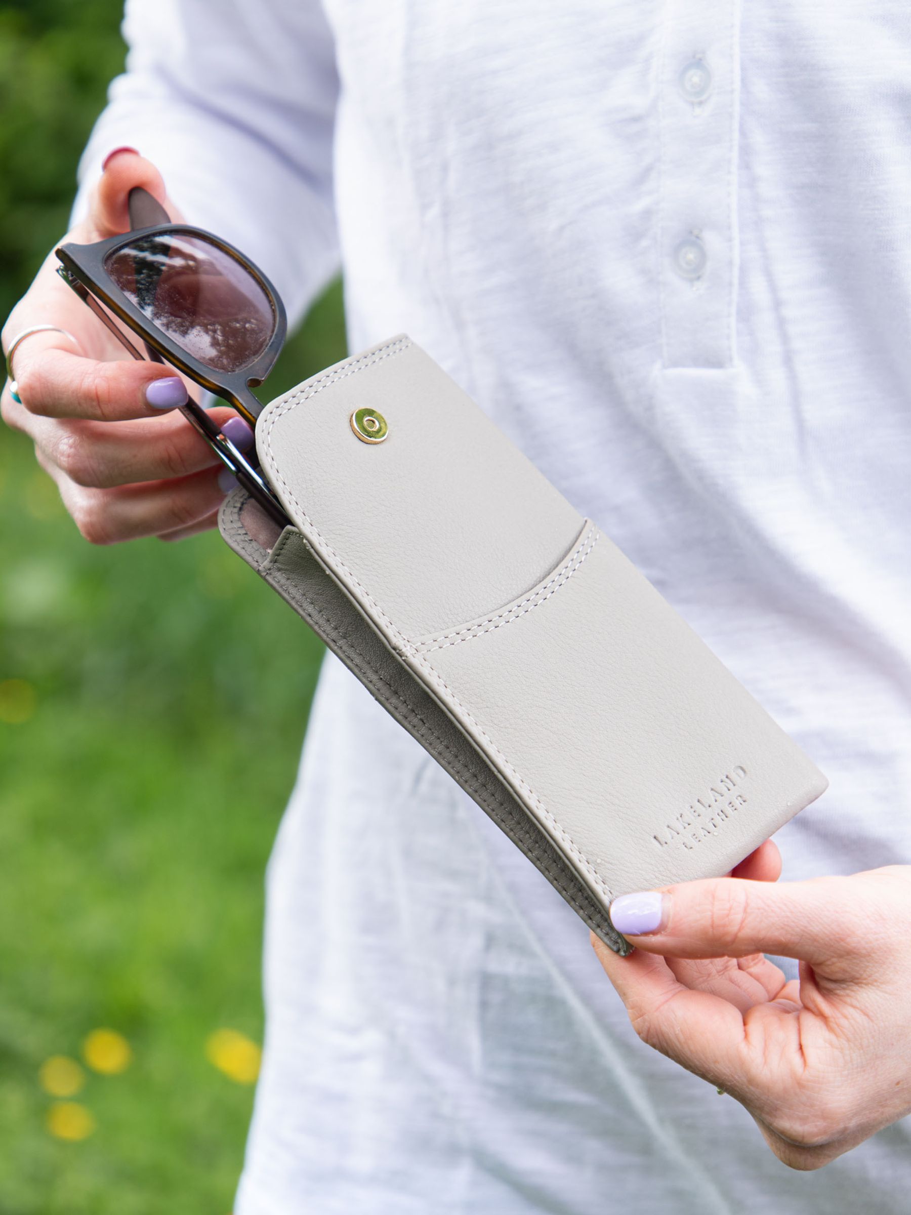 Grijs - Lakeland Leather Glasses Case