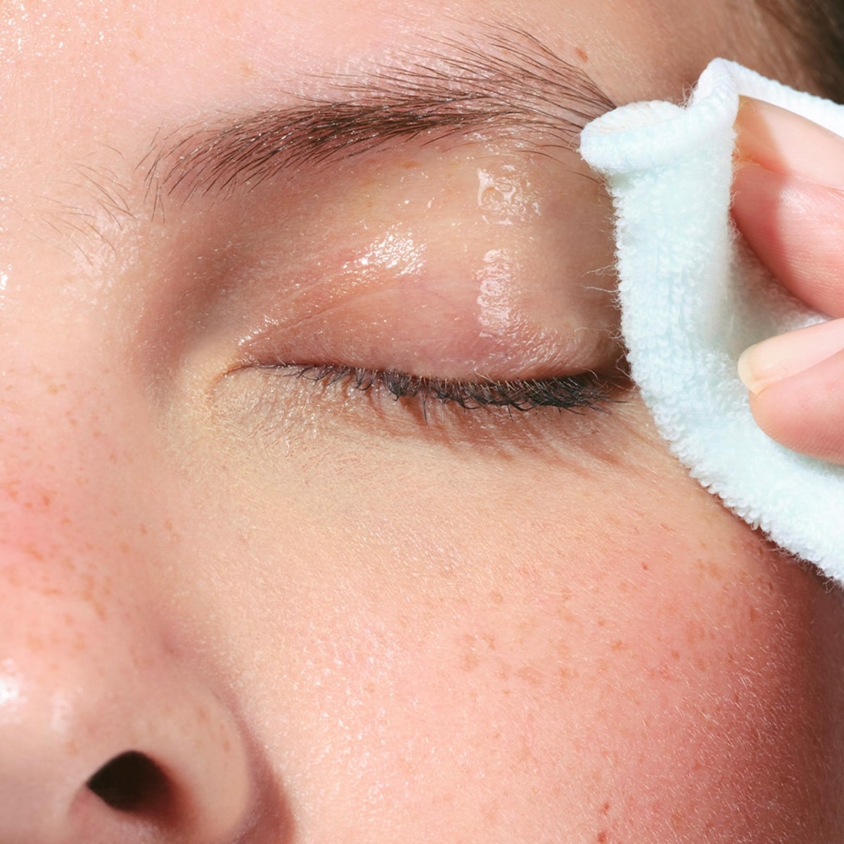 CLARINS Démaquillant Express Yeux Sensibles - Aux Extraits de Gentiane Jaune des Alpes &  de Bleuet