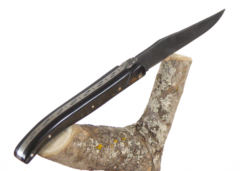 Couteau Laguiole avec un manche en Corne de Bison et lame brute