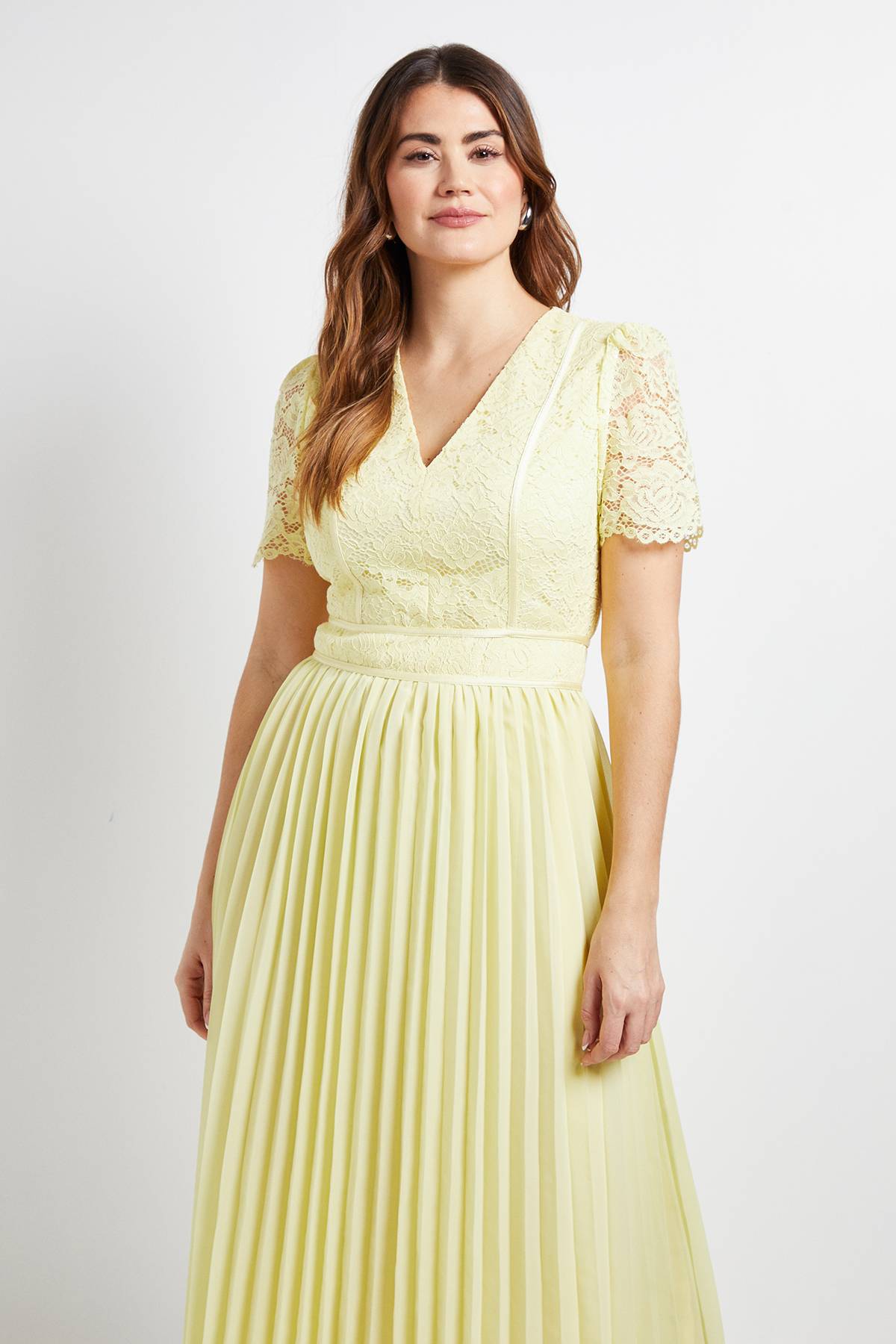 Wallis Robe Mi-Longue Plissée en Dentelle