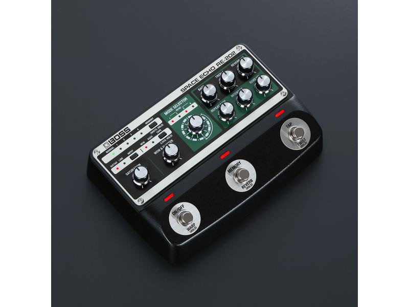 BOSS Pedal RE-202 Space Echo Digitale Nachbildung des legendären RE-201 Space Echo Effektgeräts im Pedal-Format mit einer Vielzahl neuer Funktionen