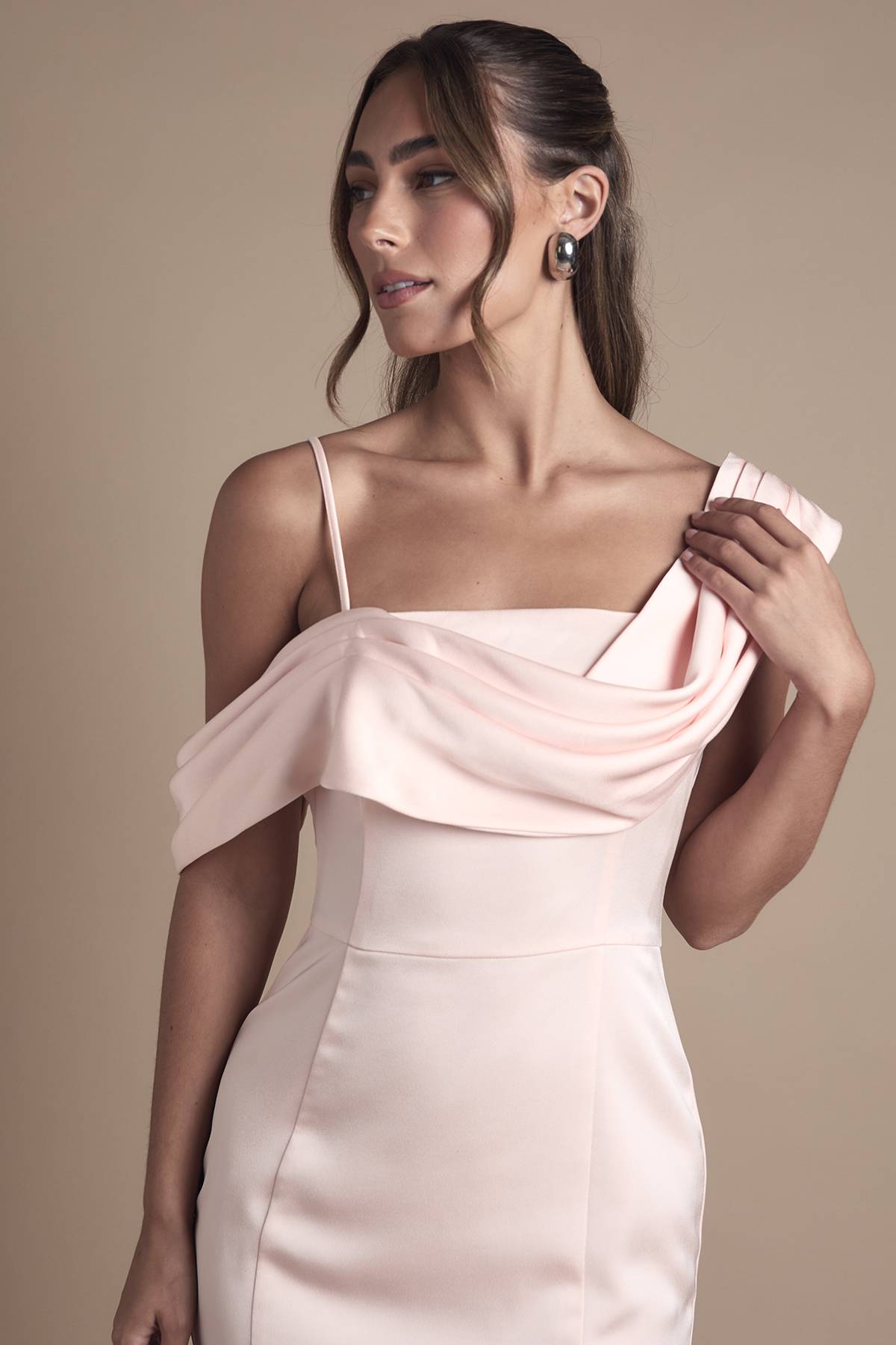 Coast Robe Longue de Demoiselle d'Honneur en Satin avec Détail Drapé et Bretelles