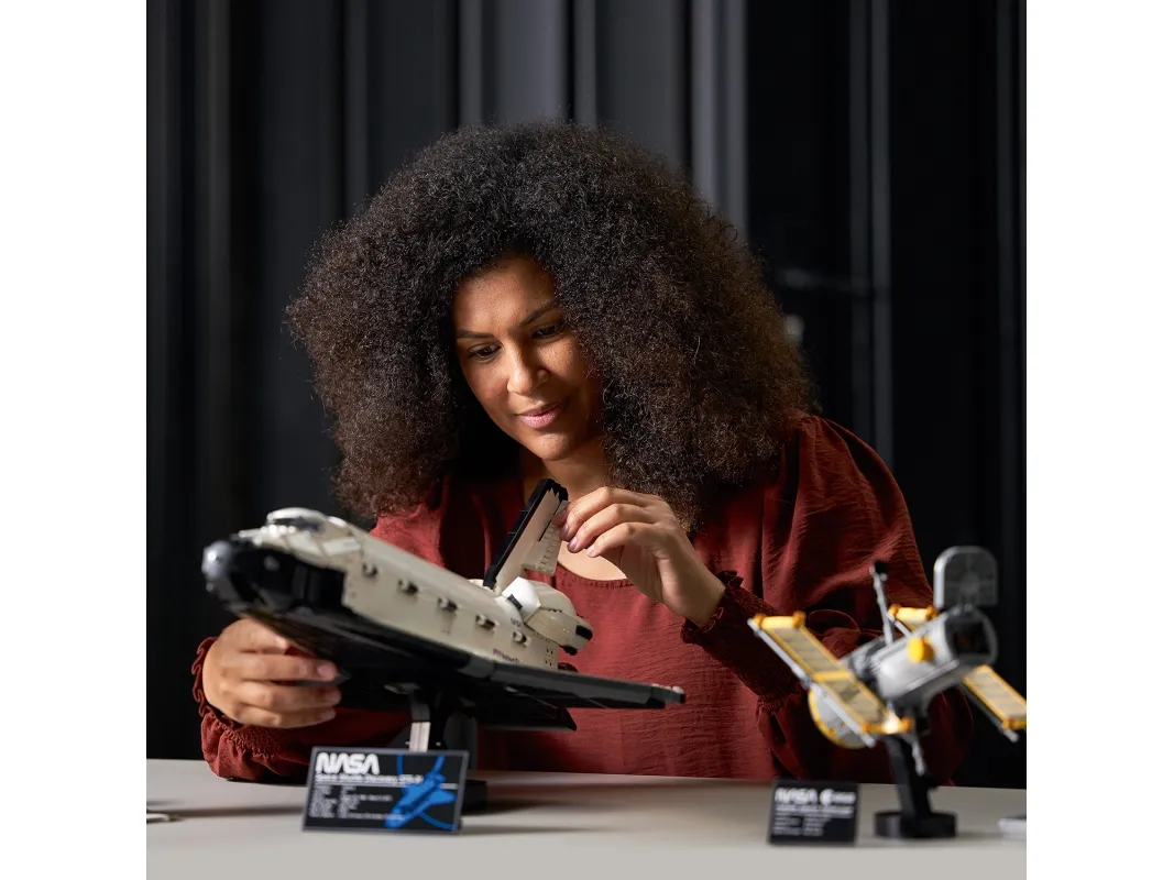 LEGO Creator Expert 10283 NASA Space Shuttle Discovery