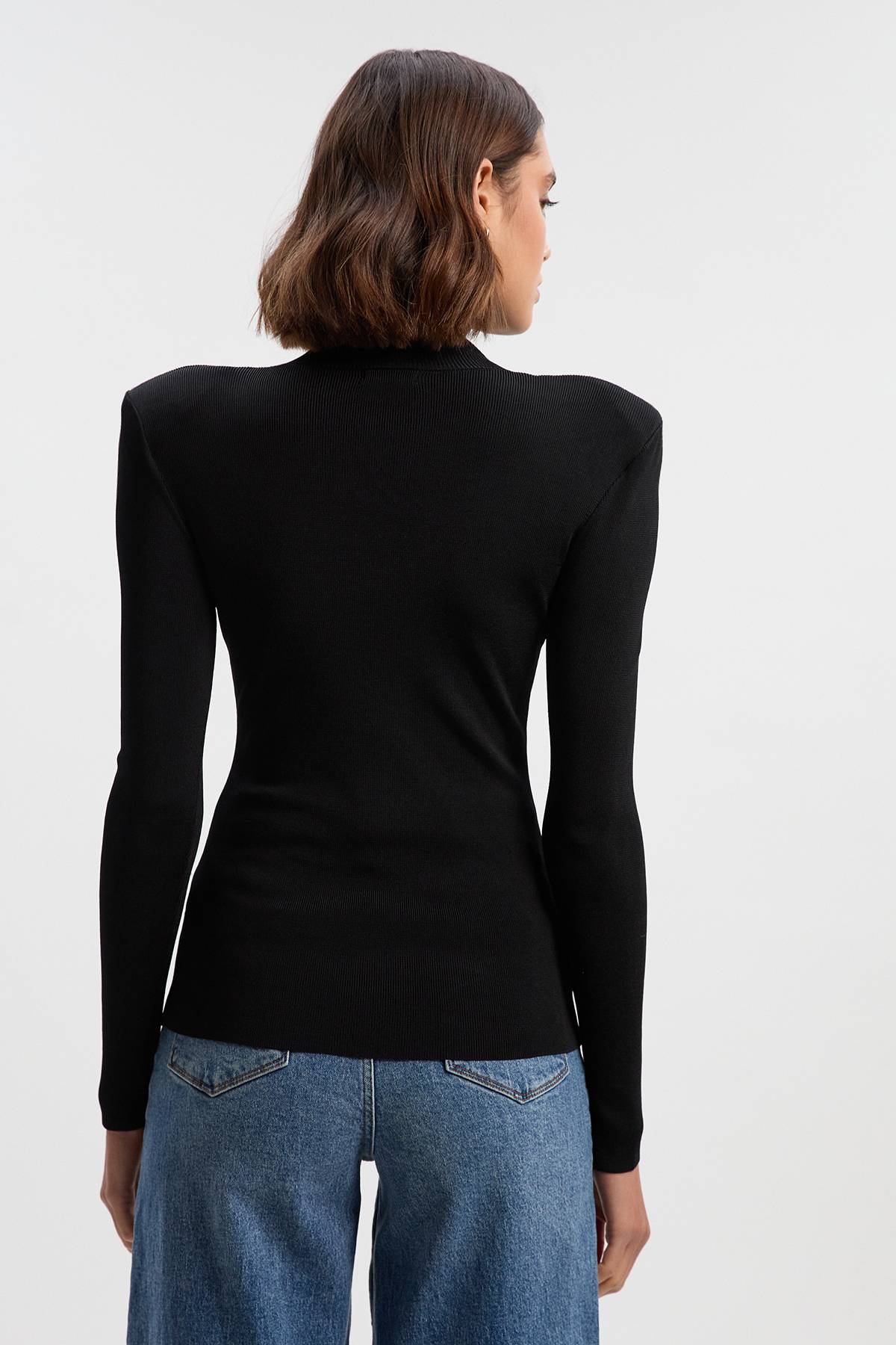 KarenMillen Haut en Maille Fluide à Col Montant et Épaules Structurées