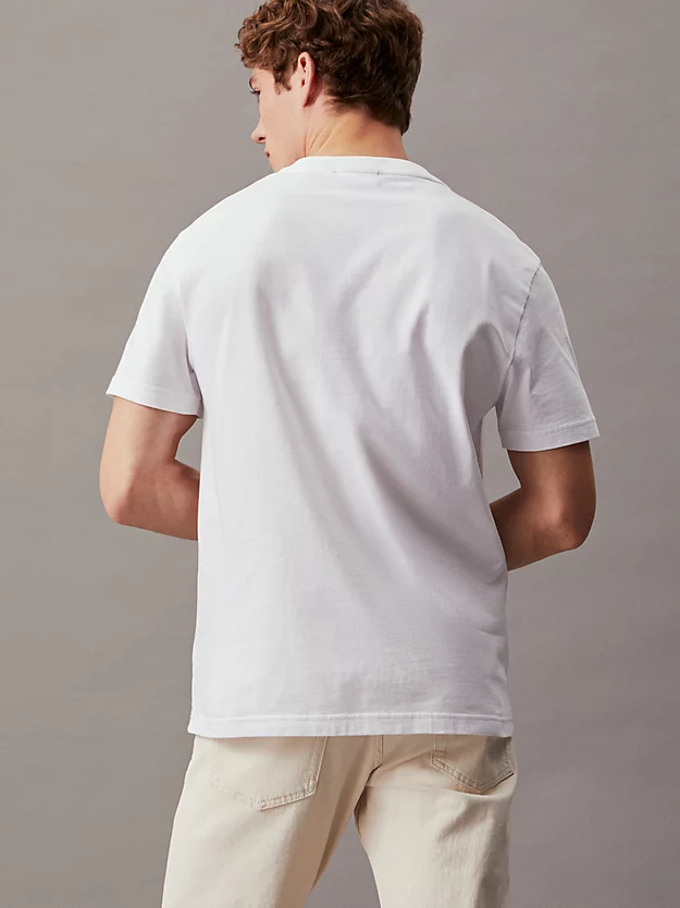 Camiseta com estampa gráfica linear