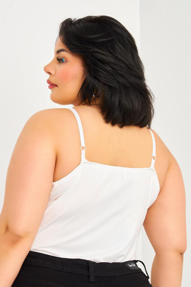 Body blanc avec dentelle et lanières