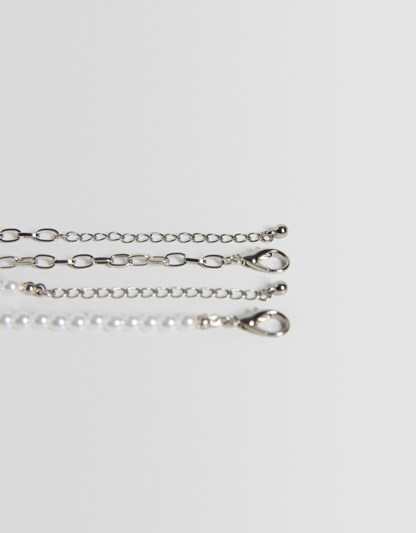 Conjunto de 2 colares de pérolas com cruz