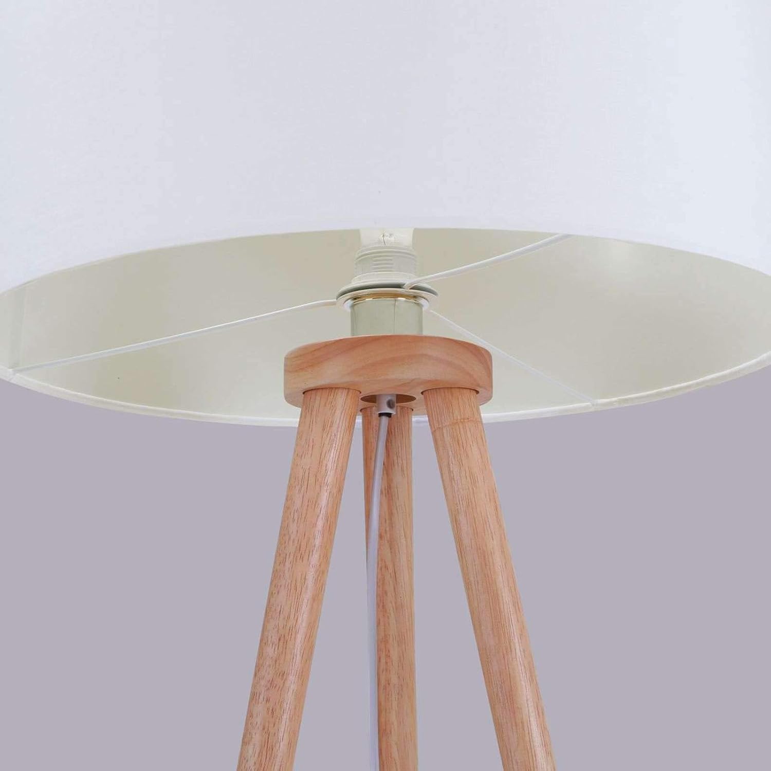 Lindby Stehlampe Dreibein Stoff weiß, Holz hell mit Fußschalter Tripod Textil Stehleuchte Wohnzimmer Wohnzimmerlampe 1x E27 max. 60W ohne Leuchtmittel