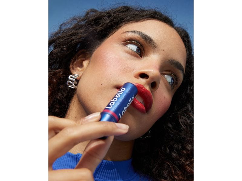 LABELLO Caring Beauty Lip Red 4.8 g Lippenpflege für ein strahlendes und gepflegtes Lächeln für jeden Tag