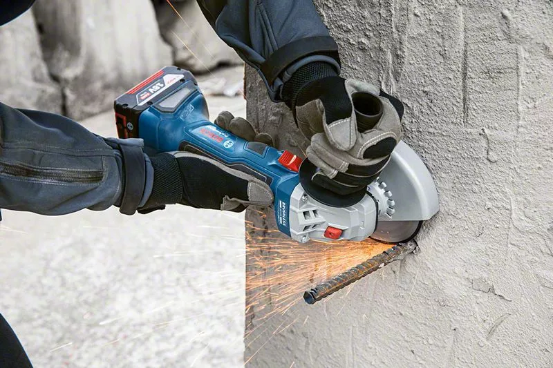 BOSCH COMBI-KIT 3 OUTILS 18V : GSB 18V-45 + GDX 18V-200 + GWS 18V-7 + 2 BATTERIES 5,0 AH + GAL 18V-40 + SAC M (C) PROFESSIONAL