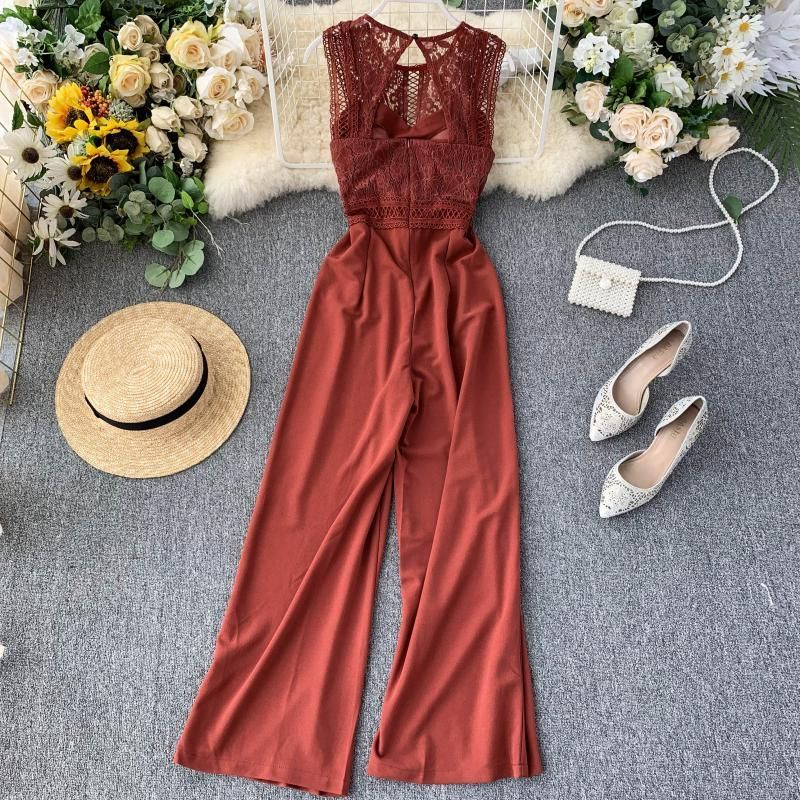 Lucuna - Mouwloze jumpsuit met kanten paneel