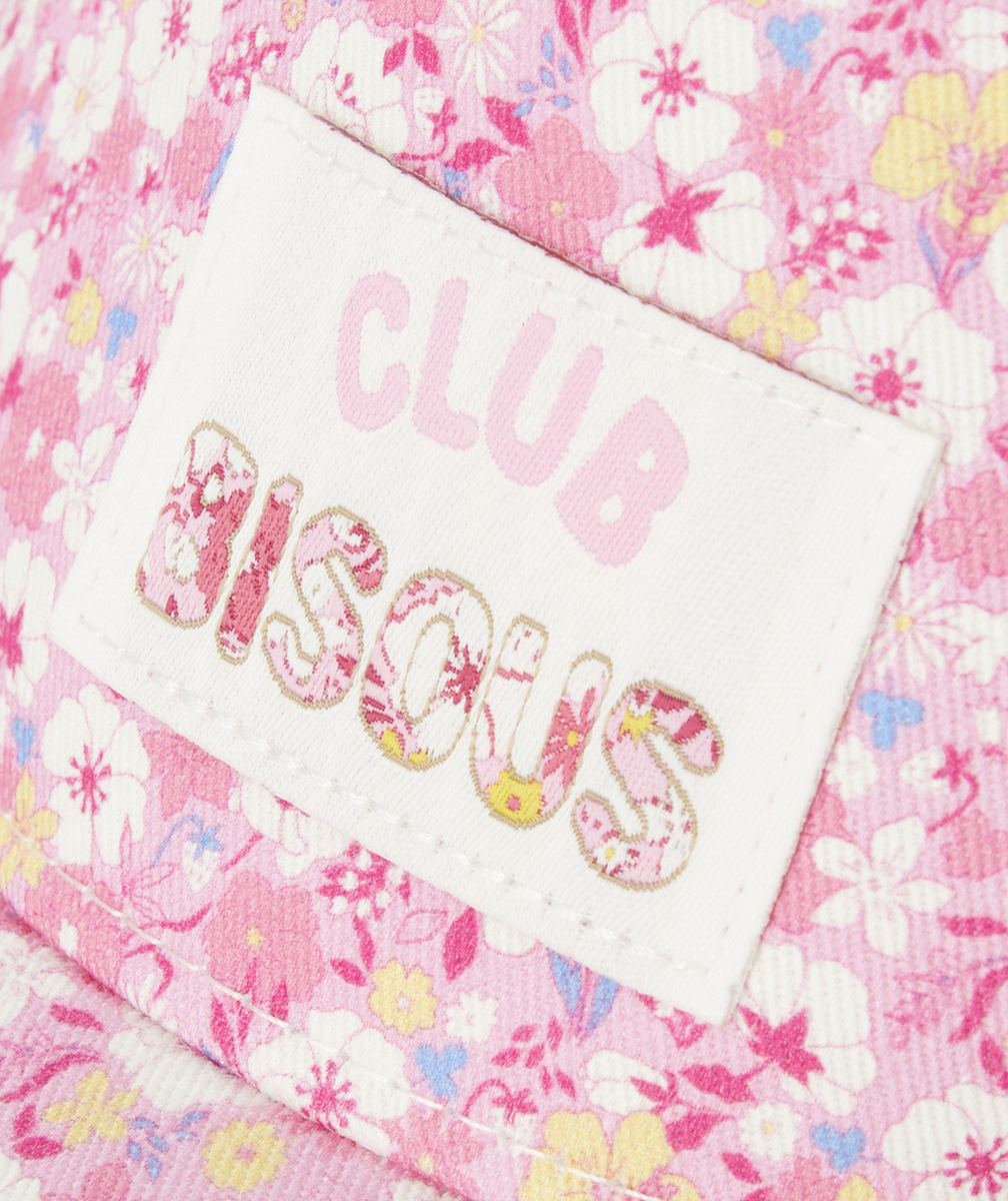 CASQUETTE BÉBÉ FILLE IMPRIMÉ FLEURS ET PATCH BRODÉ CLUB BISOUS