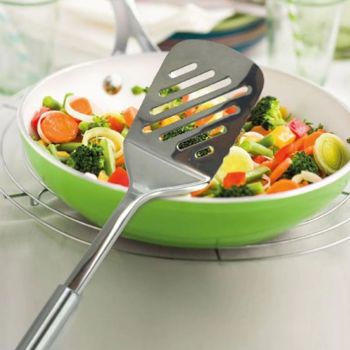 Ensemble de 4 ustensiles de cuisine en inox louche écumoire spatule et