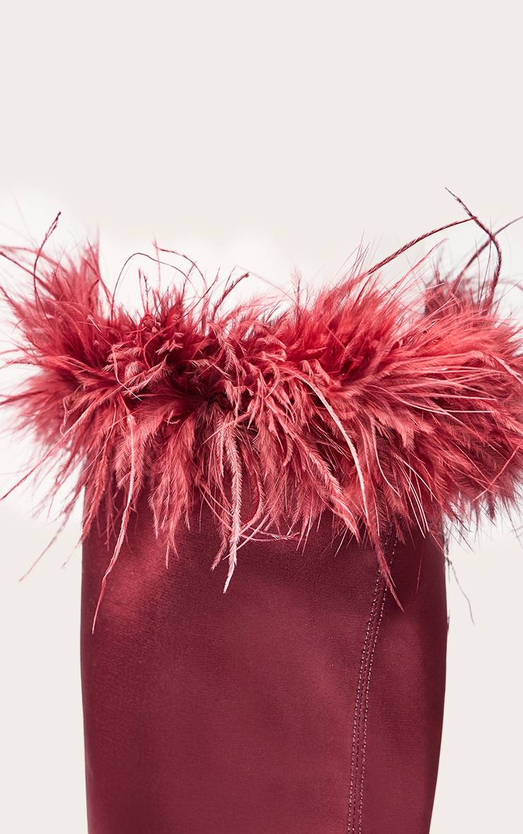 Rouge Pourpre Botte Haute À Talon En Satin Avec Bordure De Plumes