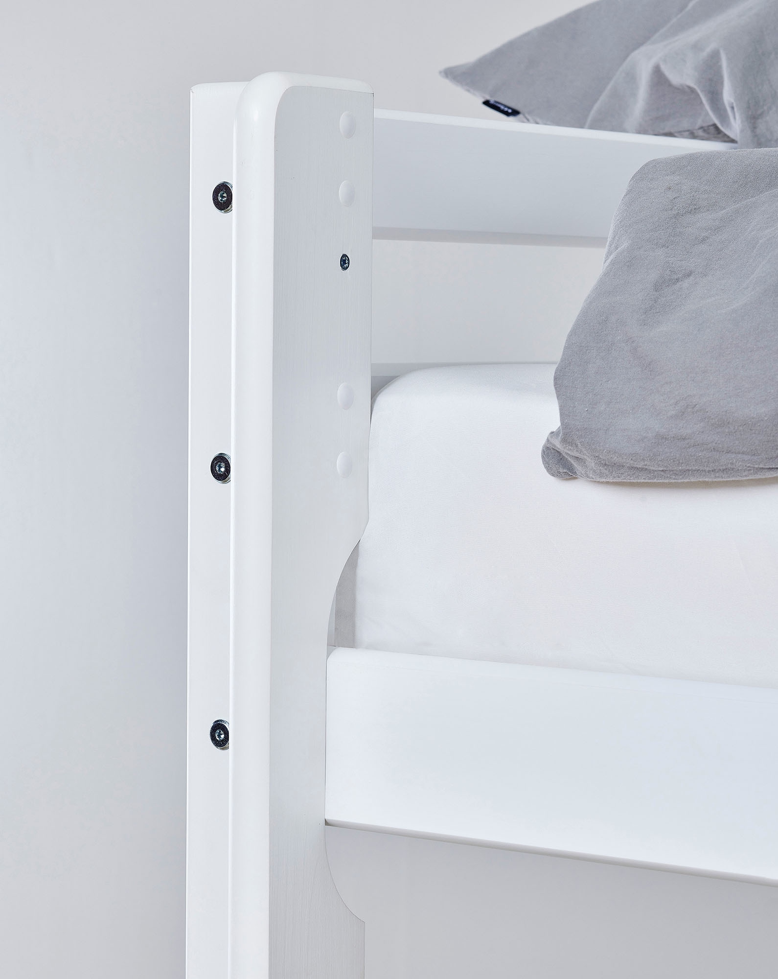 Hoppekids Hochbett »ECO Dream 90x200 mit Schreibtisch & Loungesofa / Gästebett« Kinderbett aus Massivholz, Sofa ausziehbar zum Gästebett