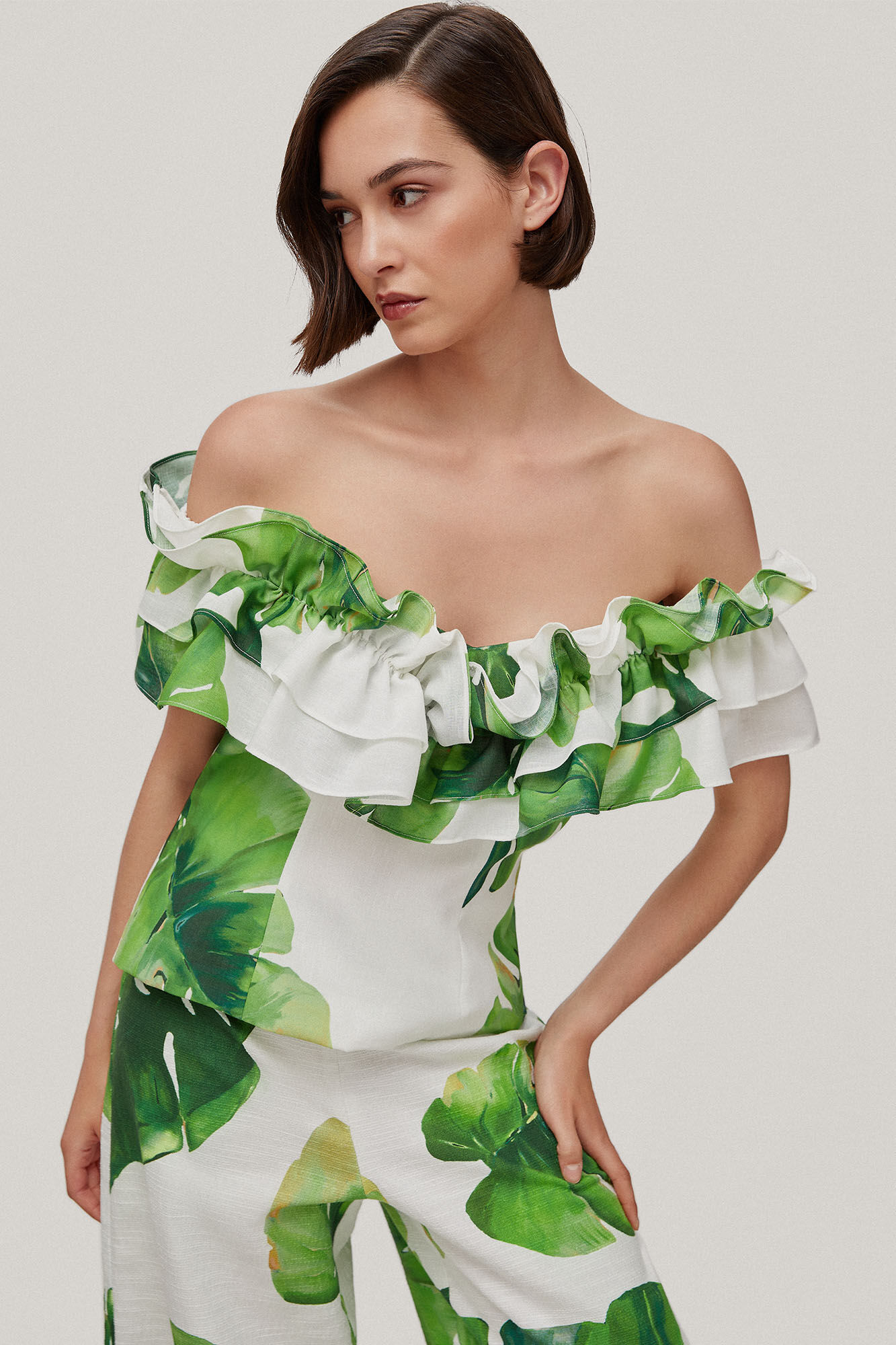 Cristina. Blusa ombro a ombro com babados - Verde